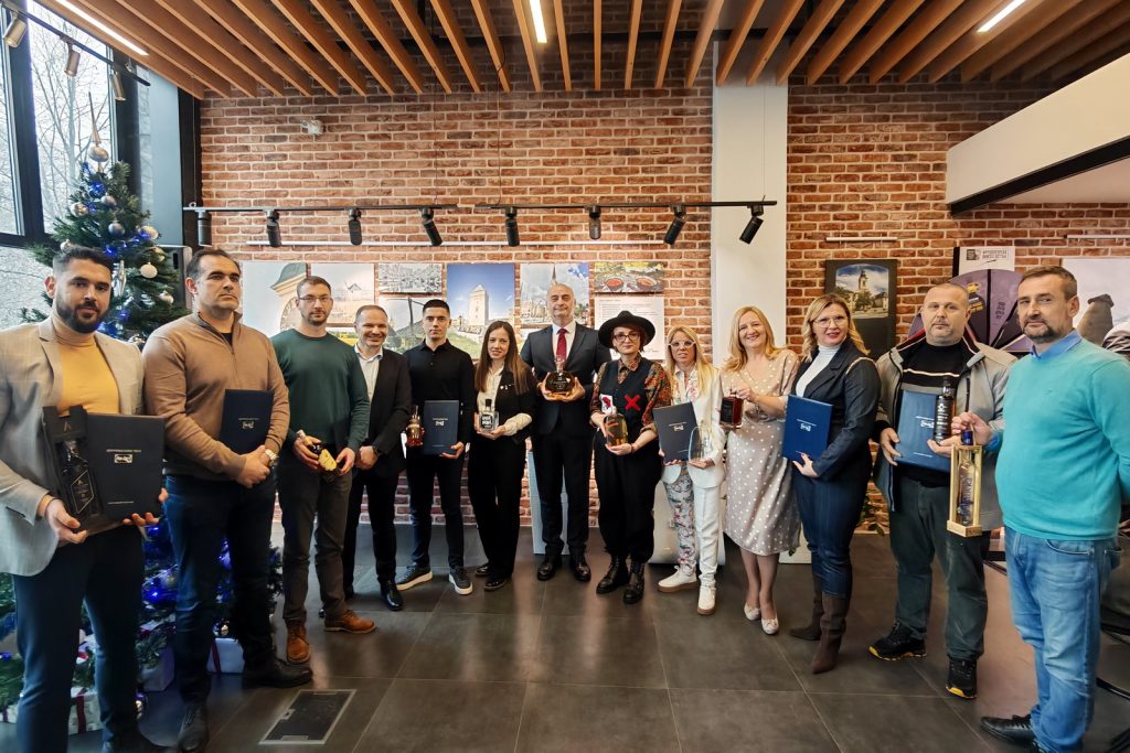 Уручење стандардизација